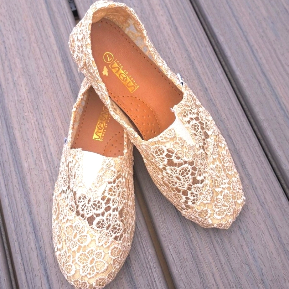 Espadrilles Gold Cream Floral Lace Slip On Shoes Size 7